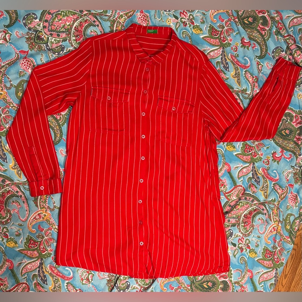 Vintage UNITED COLORS OF BENETTON red button front long sleeve shirt 80s 90s Y2K